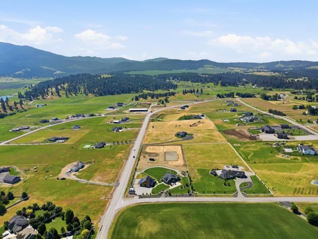 2329 S Rodeo Dr, Greenacres, WA 99016