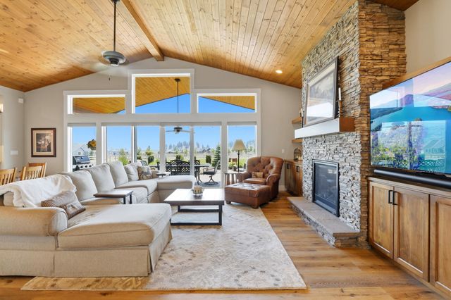 2329 S Rodeo Dr, Greenacres, WA 99016