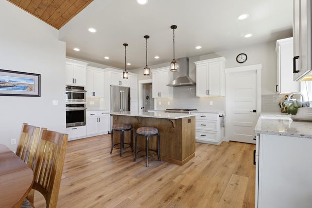 2329 S Rodeo Dr, Greenacres, WA 99016