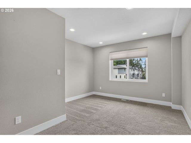 10013 Se ELDERBERRY St, Happy Valley, OR 97086