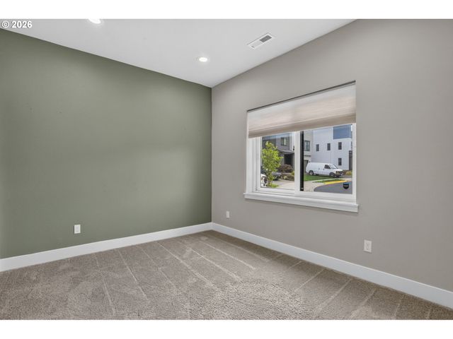 10013 Se ELDERBERRY St, Happy Valley, OR 97086