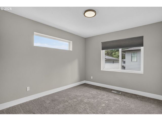10013 Se ELDERBERRY St, Happy Valley, OR 97086