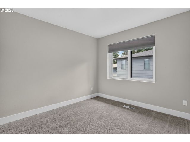 10013 Se ELDERBERRY St, Happy Valley, OR 97086