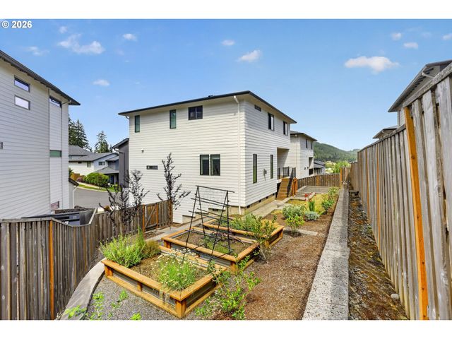 10013 Se ELDERBERRY St, Happy Valley, OR 97086