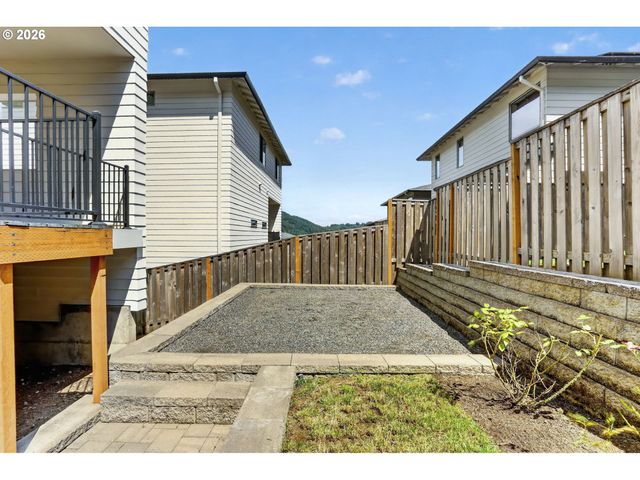 10013 Se ELDERBERRY St, Happy Valley, OR 97086