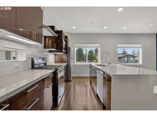 10013 Se ELDERBERRY St, Happy Valley, OR 97086