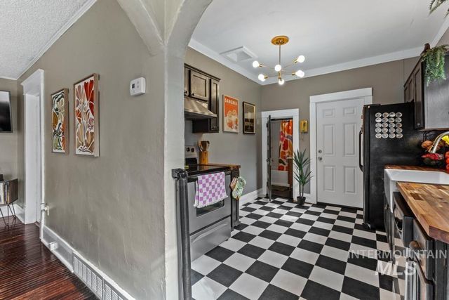 1615 Fillmore St, Caldwell, ID 83605