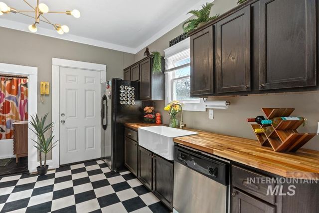 1615 Fillmore St, Caldwell, ID 83605