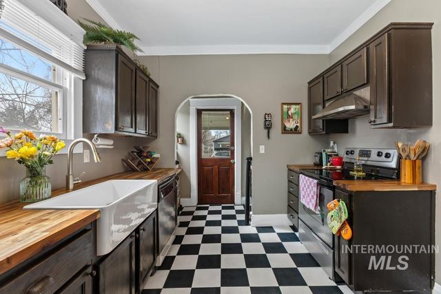 1615 Fillmore St, Caldwell, ID 83605