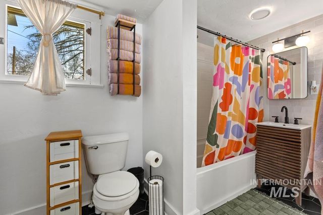 1615 Fillmore St, Caldwell, ID 83605