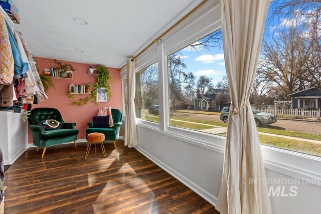 1615 Fillmore St, Caldwell, ID 83605