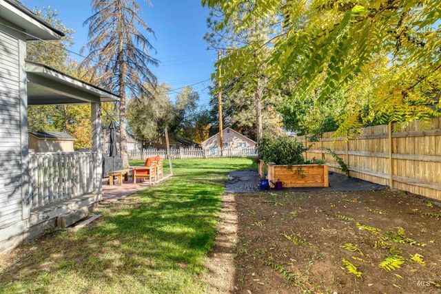 1615 Fillmore St, Caldwell, ID 83605