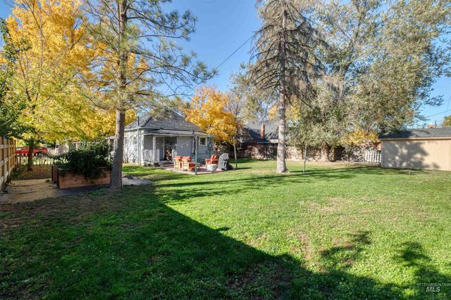 1615 Fillmore St, Caldwell, ID 83605