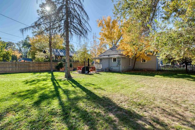 1615 Fillmore St, Caldwell, ID 83605