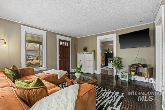 1615 Fillmore St, Caldwell, ID 83605