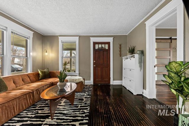 1615 Fillmore St, Caldwell, ID 83605