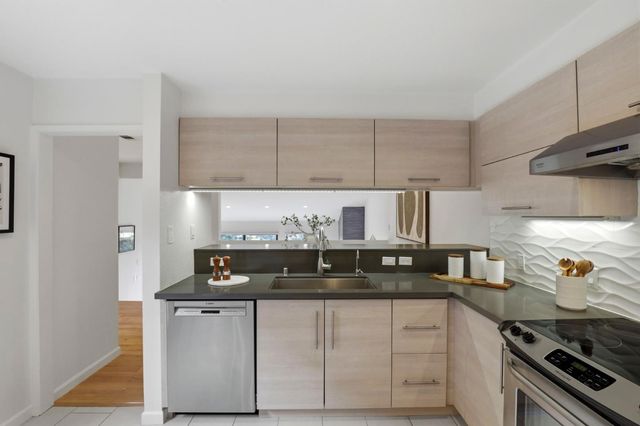 20 Trillium Lane, San Carlos, CA 94070