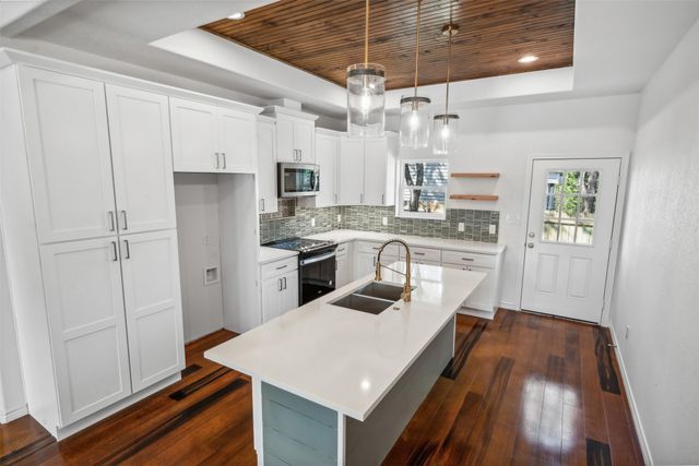 5718 barkridge Drive, Granbury, TX 76048