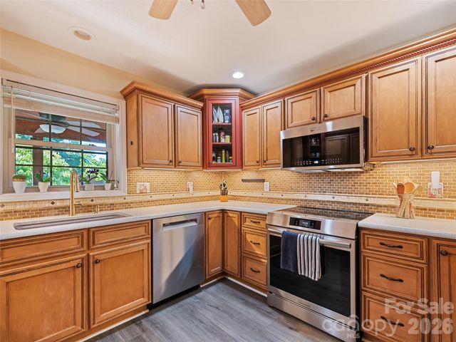 612 Brannon Forest Drive, Waynesville, NC 28785