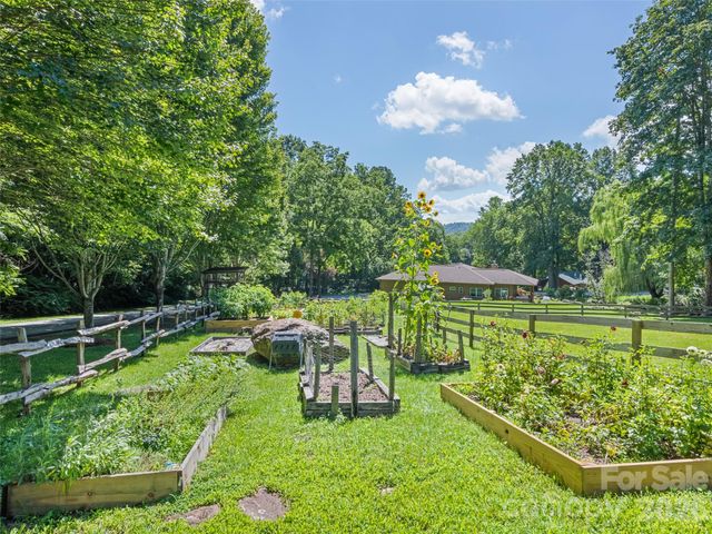 612 Brannon Forest Drive, Waynesville, NC 28785