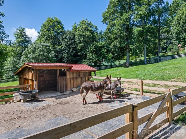 612 Brannon Forest Drive, Waynesville, NC 28785