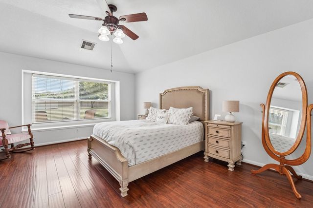 9806 Lynette Falls Drive, Houston, TX 77095
