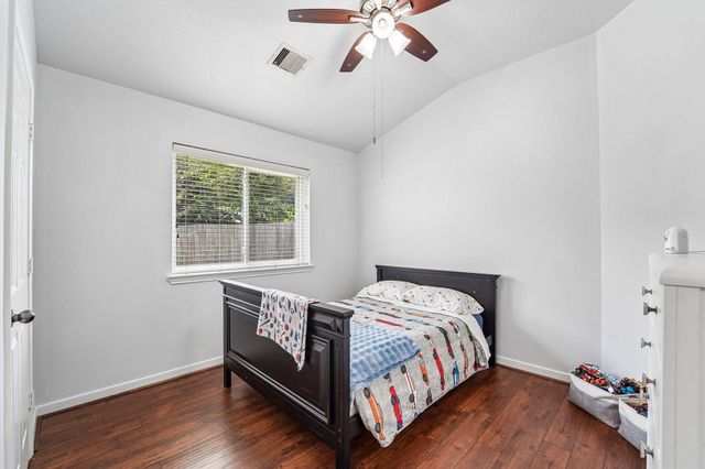 9806 Lynette Falls Drive, Houston, TX 77095