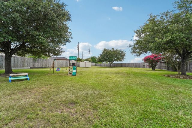9806 Lynette Falls Drive, Houston, TX 77095