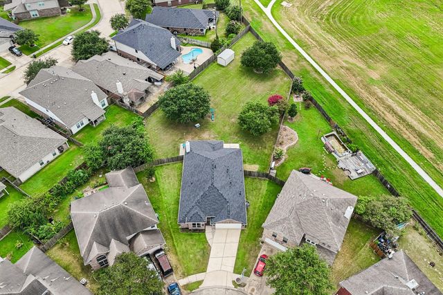 9806 Lynette Falls Drive, Houston, TX 77095
