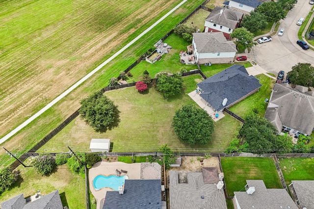 9806 Lynette Falls Drive, Houston, TX 77095