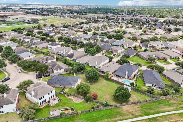 9806 Lynette Falls Drive, Houston, TX 77095