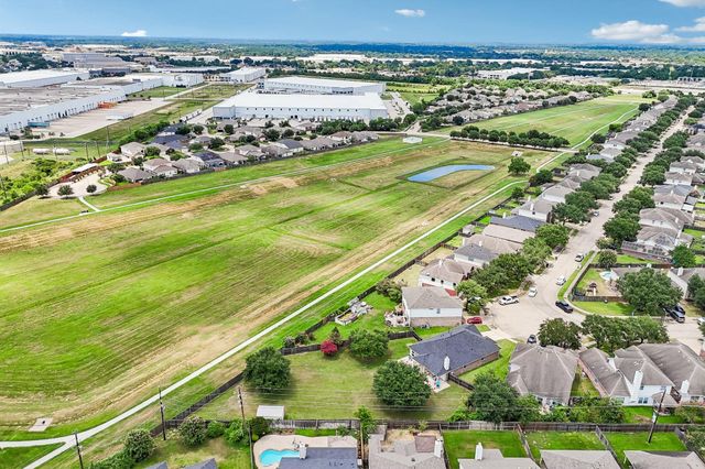 9806 Lynette Falls Drive, Houston, TX 77095