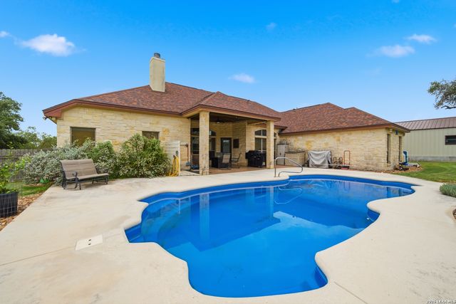 152 CIRCLE SIX DR, La Vernia, TX 78121
