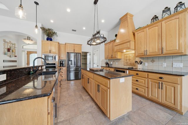 152 CIRCLE SIX DR, La Vernia, TX 78121