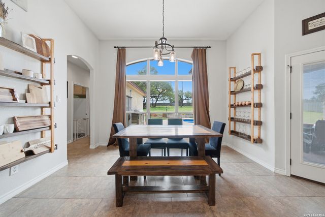 152 CIRCLE SIX DR, La Vernia, TX 78121