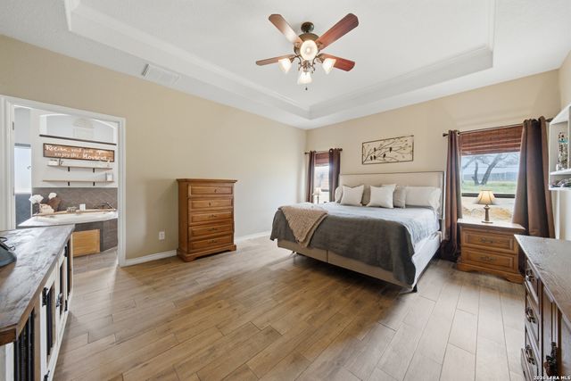 152 CIRCLE SIX DR, La Vernia, TX 78121