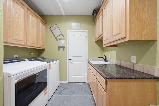 152 CIRCLE SIX DR, La Vernia, TX 78121
