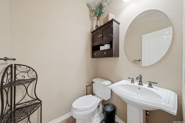 152 CIRCLE SIX DR, La Vernia, TX 78121