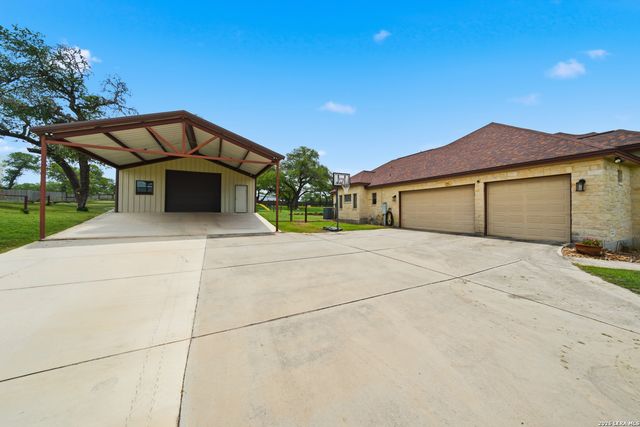 152 CIRCLE SIX DR, La Vernia, TX 78121