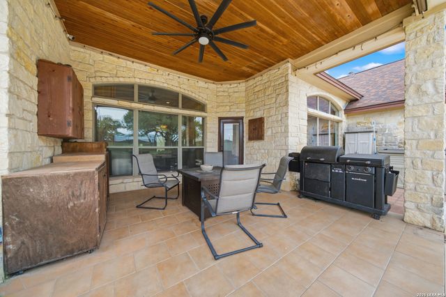 152 CIRCLE SIX DR, La Vernia, TX 78121