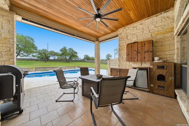 152 CIRCLE SIX DR, La Vernia, TX 78121