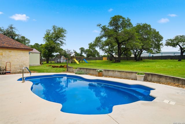 152 CIRCLE SIX DR, La Vernia, TX 78121
