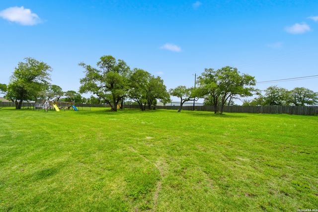 152 CIRCLE SIX DR, La Vernia, TX 78121