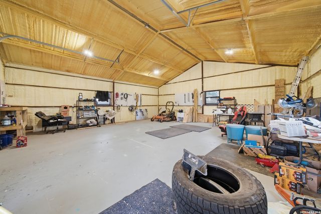 152 CIRCLE SIX DR, La Vernia, TX 78121