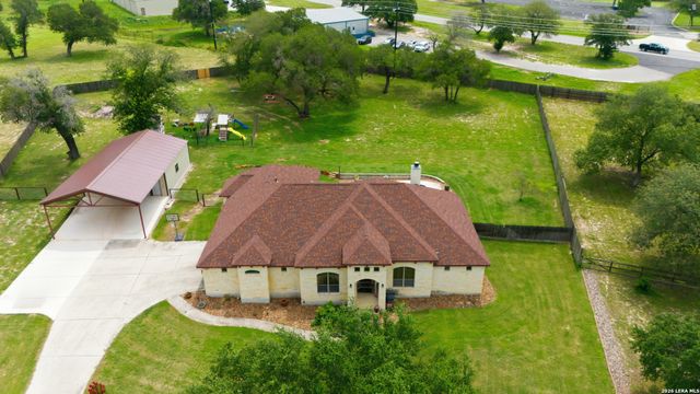 152 CIRCLE SIX DR, La Vernia, TX 78121