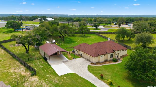 152 CIRCLE SIX DR, La Vernia, TX 78121