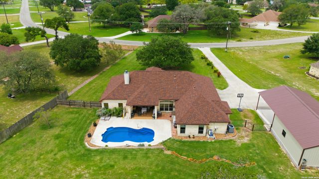 152 CIRCLE SIX DR, La Vernia, TX 78121