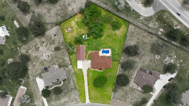 152 CIRCLE SIX DR, La Vernia, TX 78121