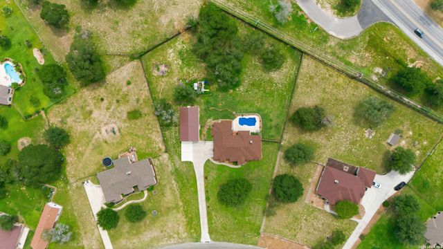 152 CIRCLE SIX DR, La Vernia, TX 78121