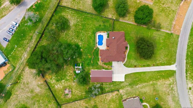 152 CIRCLE SIX DR, La Vernia, TX 78121
